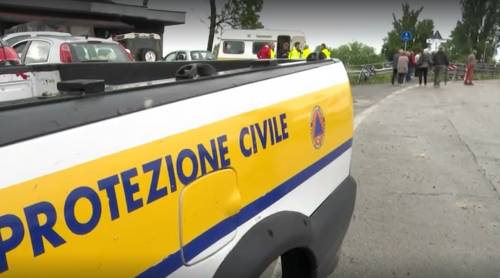 Maltempo in Campania: esonda il Sarno, automobilisti restano bloccati